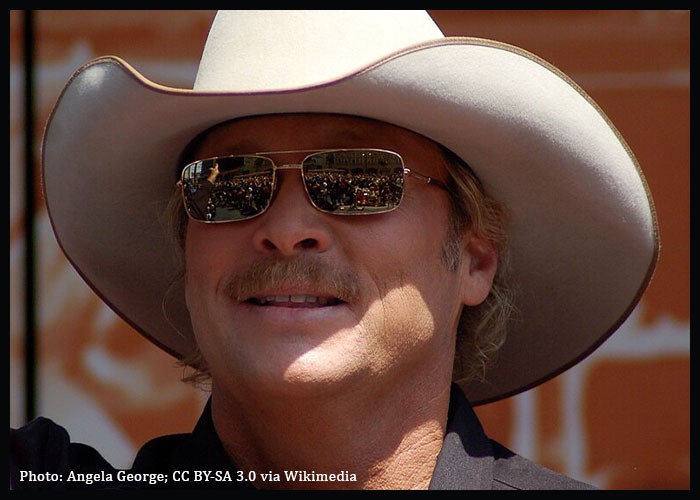Alan Jackson Announces Continuation Of ‘Last Call: One More For The Road Tour’
