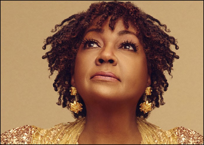 Anita Baker Drops Babyface From Tour Amid Alleged Abuse From Fans