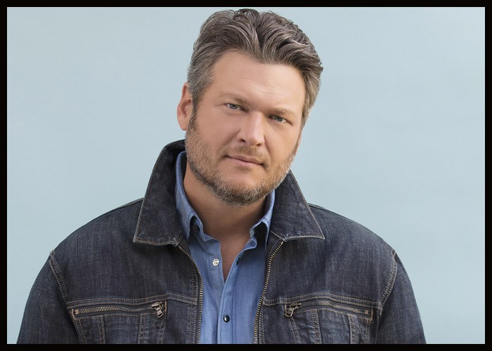 Blake Shelton To Return To The Road With ‘Friends And Heroes 2021’ Tour