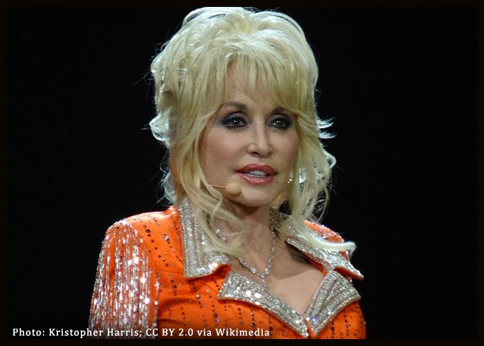Dolly Parton Announces Multimedia Experience ‘Threads: My Songs In Symphony’