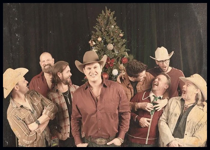 Jon Pardi Announces First-Ever Christmas Album, Special Holiday Show At Beacon Theatre