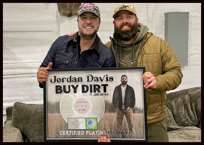 Jordan Davis, Luke Bryan Receive ‘Buy Dirt’ Platinum Plaque On Hunting Trip