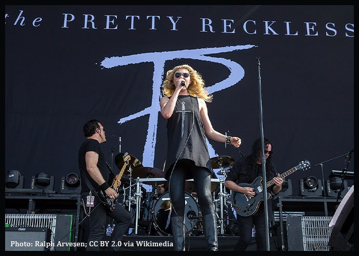 The Pretty Reckless’ Taylor Momsen Bitten By Bat While Opening For AC/DC