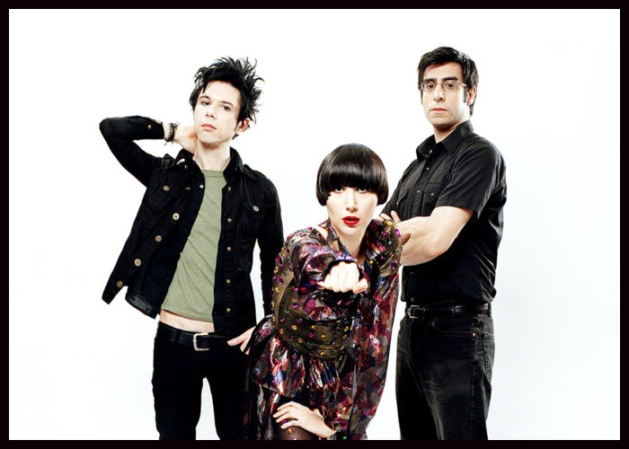 Yeah Yeah Yeahs Announce U.S. Shows, Sign With Secretly Canadian